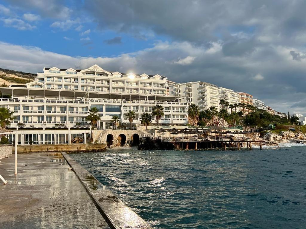White Sidesea View Apartment Sarandë Eksteriør bilde